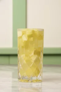 Ladurée Trésor du Roi iced tea with green apple, pineapple, and ginger ale